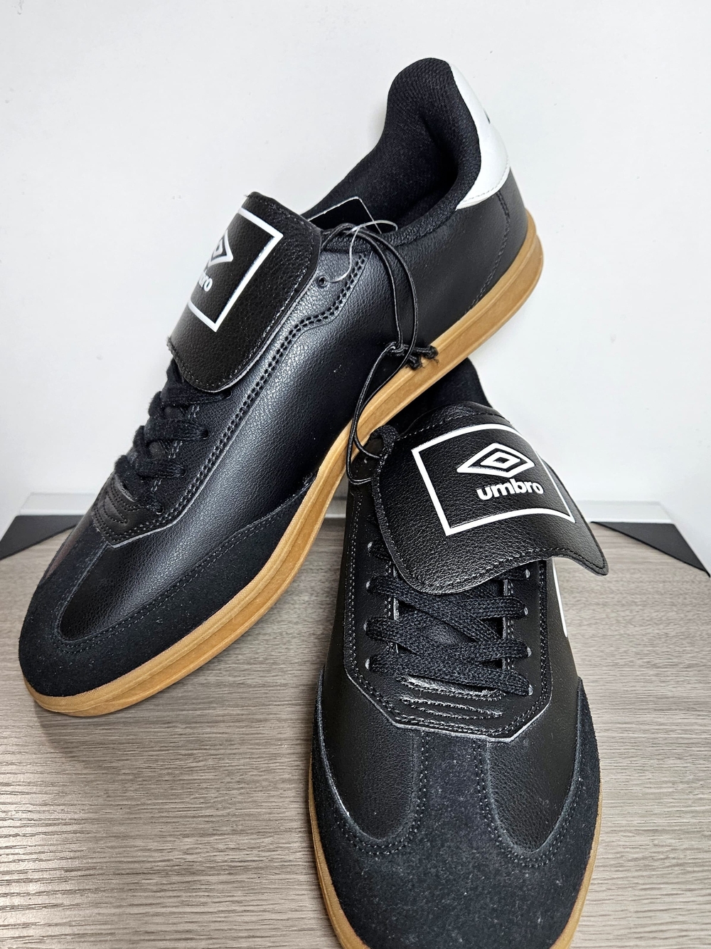 Umbro Men’s Black Leather Casual Trainers with Gum Sole